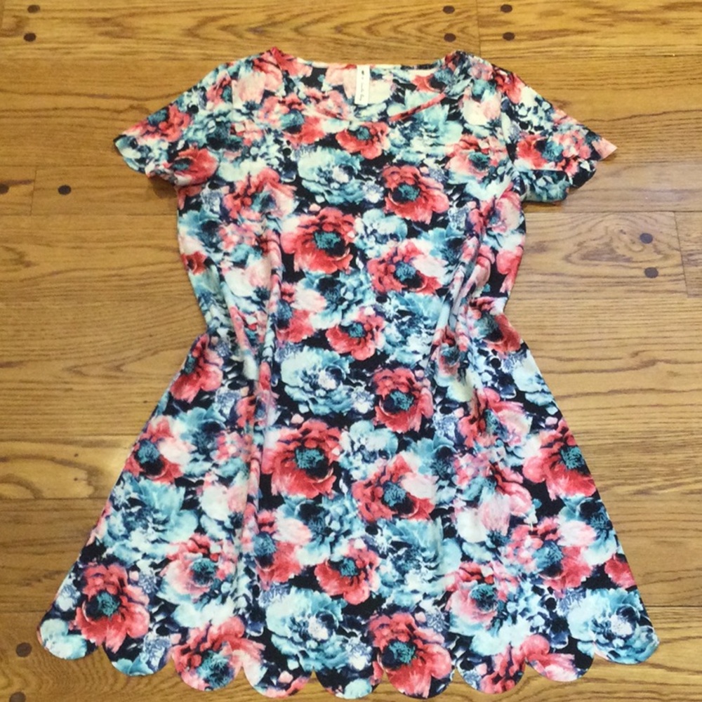 🌺🌸NEW scalloped floral dress🌸🌺